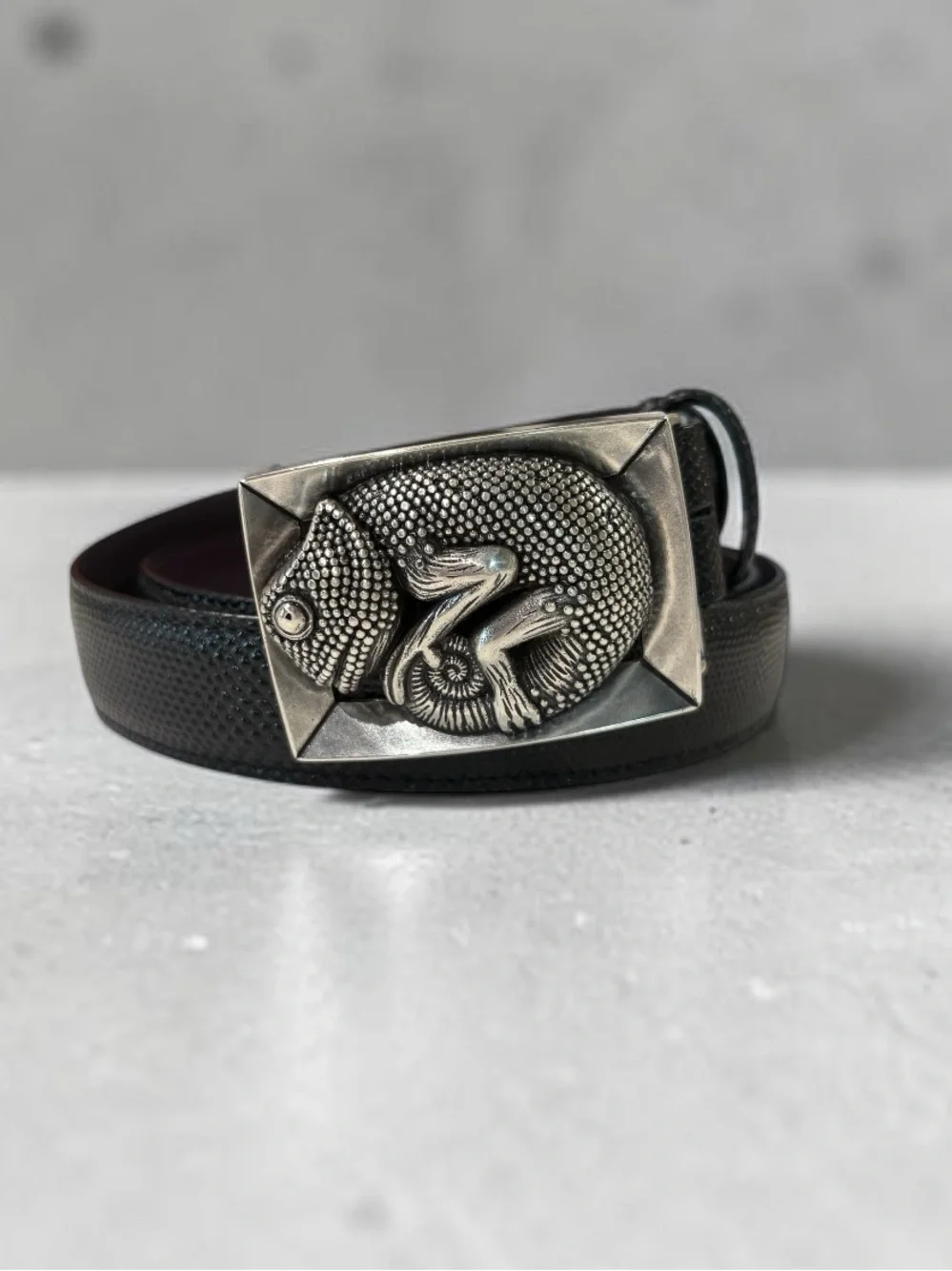 Rare Elliot Rhodes London Chameleon Buckle Glossy Carung Texture Espresso Belt